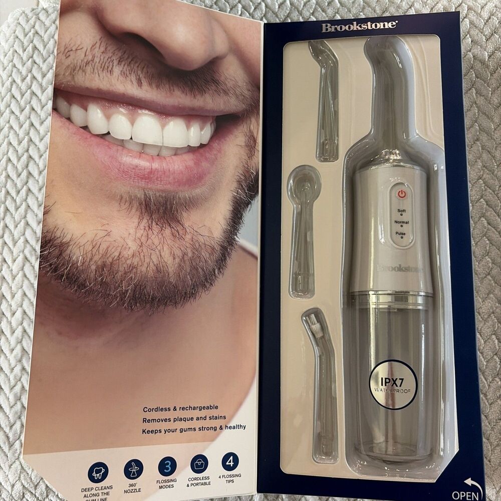 Brookstone Rechargeable  Power Water Flosser 4 Flossing Tips NEW In Box